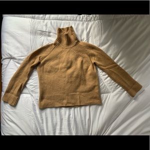 Camel turtleneck (fitted)
